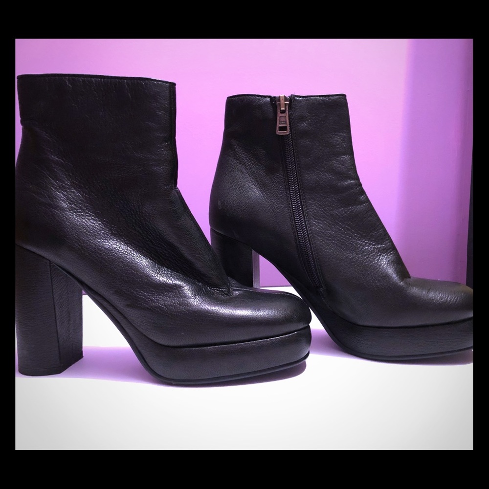 Short zipper boots